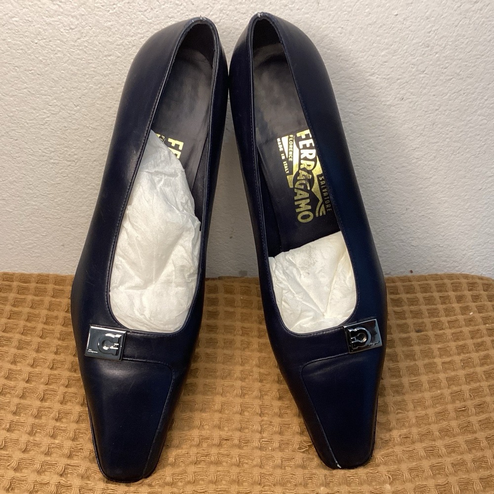 Salvatore Ferragamo Heels Womens Sz 9.5 B Navy Blue Pumps Gancini Buckle Logo - Picture 8 of 10